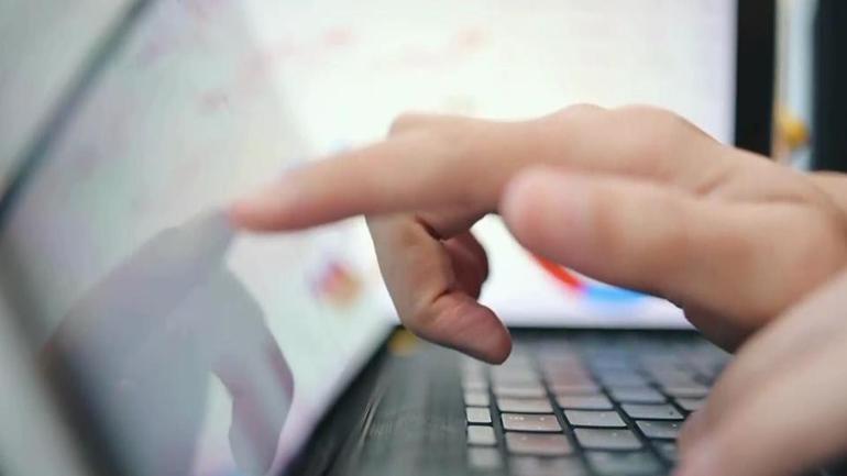 15 yaş altında sanal medya yasaklanıyor