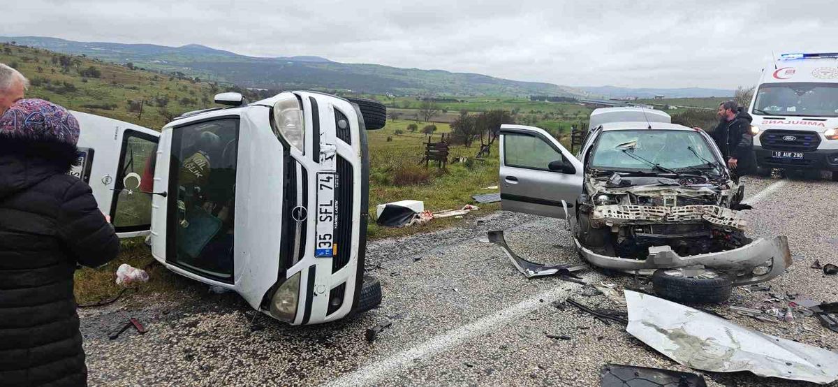 Balıkesir’de trafik kazası: 5 yaralı