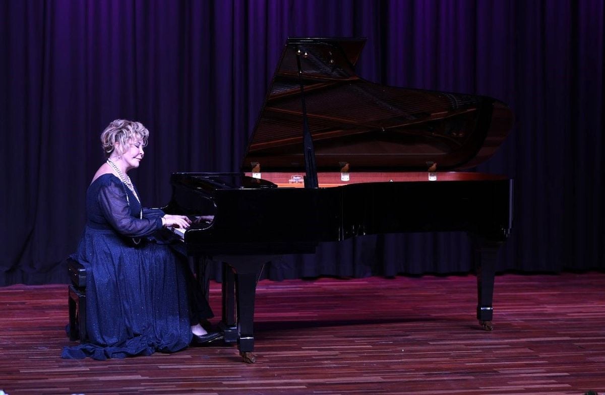 Dünyaca ünlü piyanist Gülsin Onay Denizli’de öğrencilerle buluştu