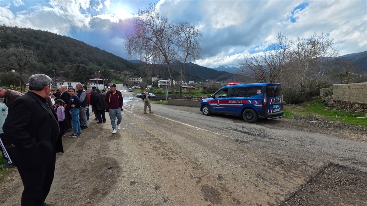 Hatay’da dereye düşen otomobilin sürücüsü yaralandı