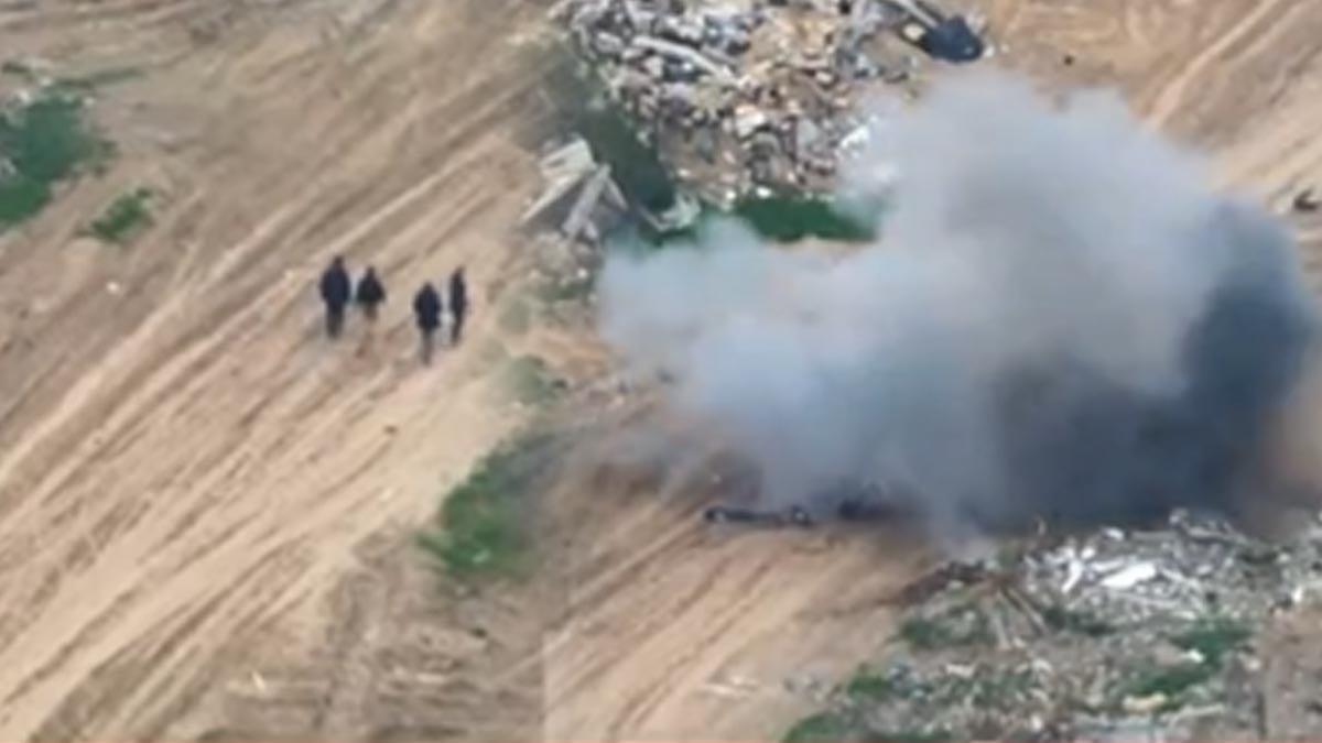 İsrail İHA’sı Han Yunus’ta dört kişiyi önce takip etti, sonra vurdu