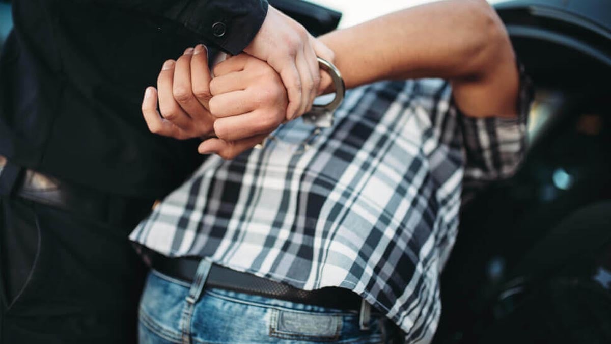 Sultanbeyli’de uyuşturucu ticareti yaptığı belirlenen 3 şüpheliden biri tutuklandı