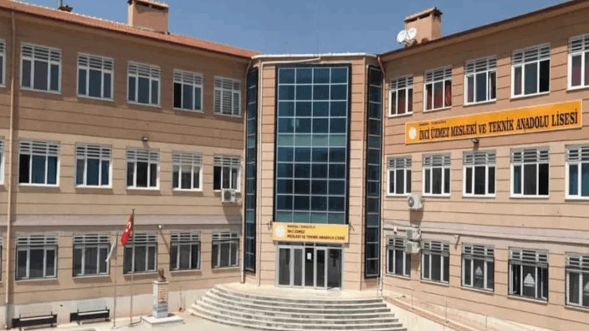 Öğrenciler dayanamayıp şikayet etmişti: Atatürk’e hakaret eden öğretmen tutuklandı