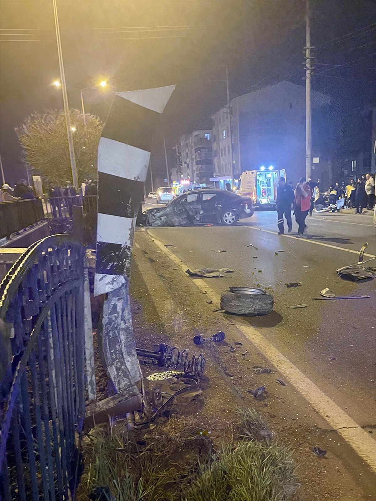 Samsun’da köprü korkuluğuna çarpan otomobildeki 2 kişi yaralandı