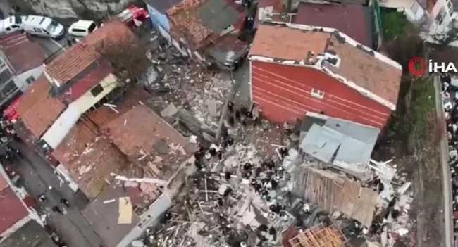 son-dakika-fatihte-2-bina-coktu-3-kisi-enkaz-altindan-sag-olarak-kurtarildi-enkaz-altindaki-2-kisi-icin-calism-1774173150585.jpeg (740×400)