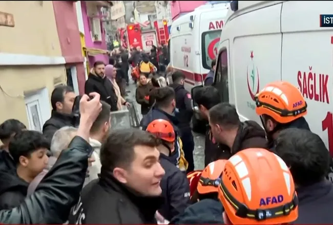 son-dakika-fatihte-2-bina-coktu-3-kisi-enkaz-altindan-sag-olarak-kurtarildi-enkaz-altindaki-2-kisi-icin-calism-1774173751869.jpeg (856×579)