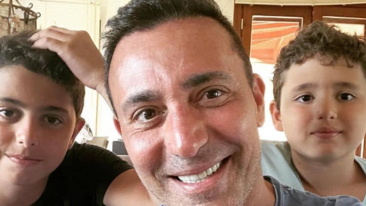 Saygı gecesinde Mustafa Sandal’a sürpriz: Oğulları babalarının izinde!