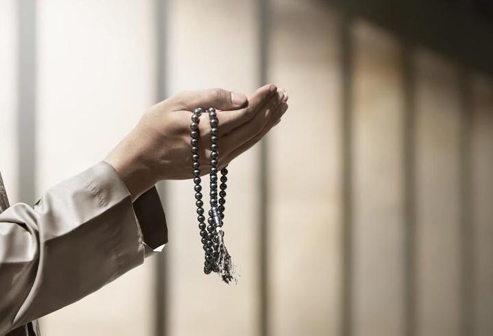 CUMA GÜNÜ ÇEKİLECEK TESBİHLER, ZİKİRLER, ESMALAR! Cuma günü okunacak dualar ve sureler neler?