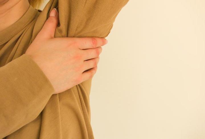 Koltuk Altı Agrısı İçin Hangi Doktora Gidilir? Koltuk Altı Agrısına Hangi Bölüm Bakar?