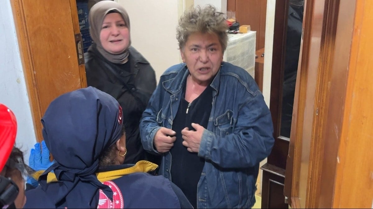 13 köpeğiyle yaşadığı dairede uyuyakaldı; itfaiye kapıyı kırınca uyandı