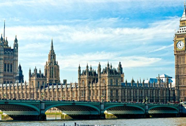 İngiltere’ ye Gitmeden Önce Bilmeniz Gerekenler: Vize, Güvenlik, Acil Durum Numaraları, Gece Hayatı ve Daha Fazlası…