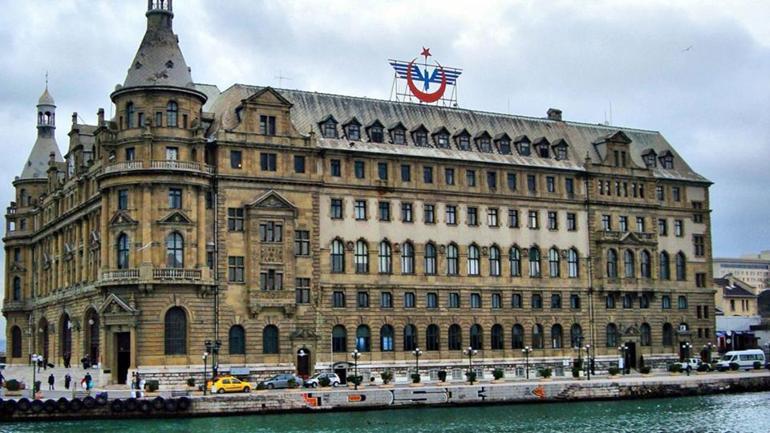 Haydarpaşa ve Sirkeci Garında ünlü küratör devrede