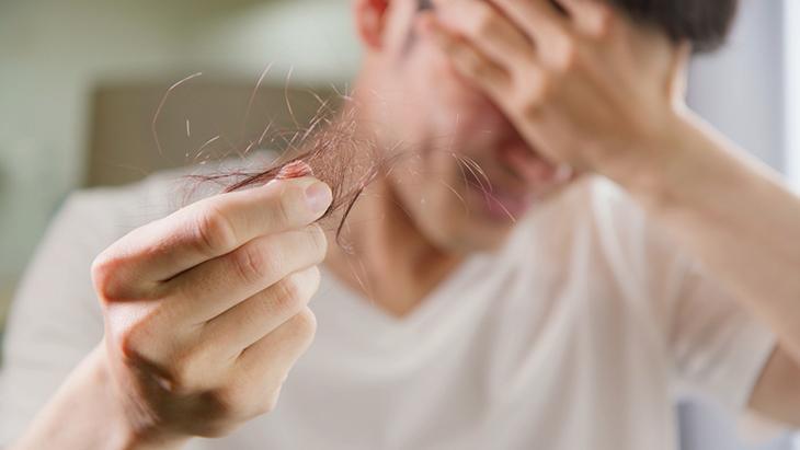 Uzmanı uyardı: Saç dökülmesinde rastgele vitaminden uzak durun