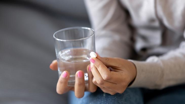 Bilinçsiz kullanan herkes için tehlikeli! Ağrı kesicinin en büyük yan etkisi