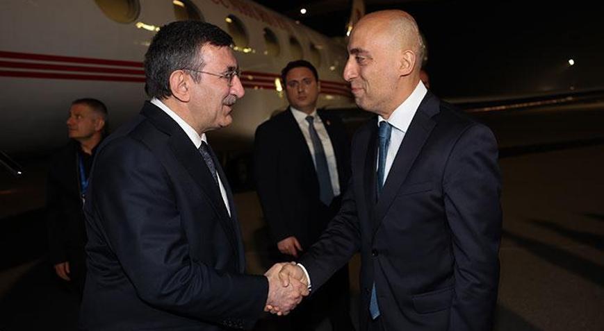 Cumhurbaşkanı Yardımcısı Yılmaz Bakü’ye geldi