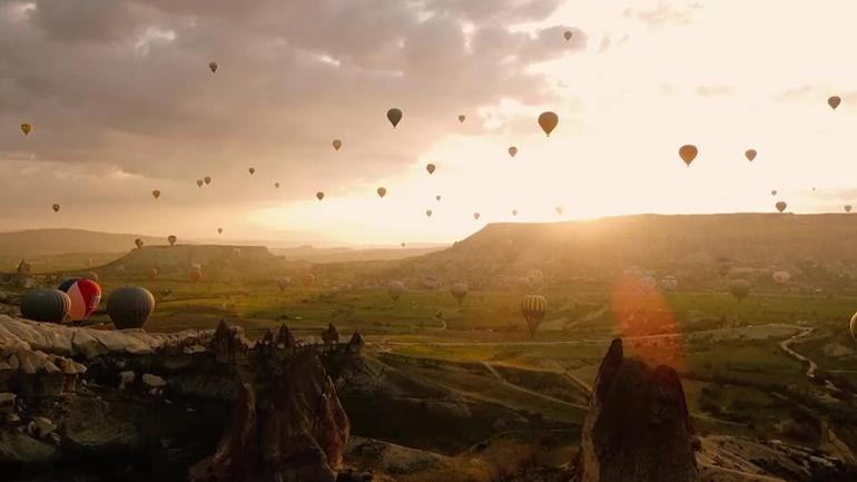 Uzak Şehir yıldızlarına milli görev… Türkiyenin tanıtım filminde Alya ve Cihan var