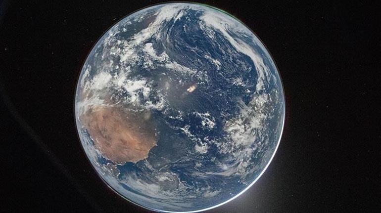 Ay yolunda tarihi an Dünyanın uzaydan yeni görüntüsü