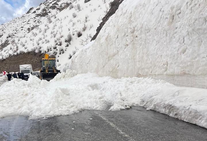 Hakkari- Şırnak kara yolu çığ nedeniyle kapandı