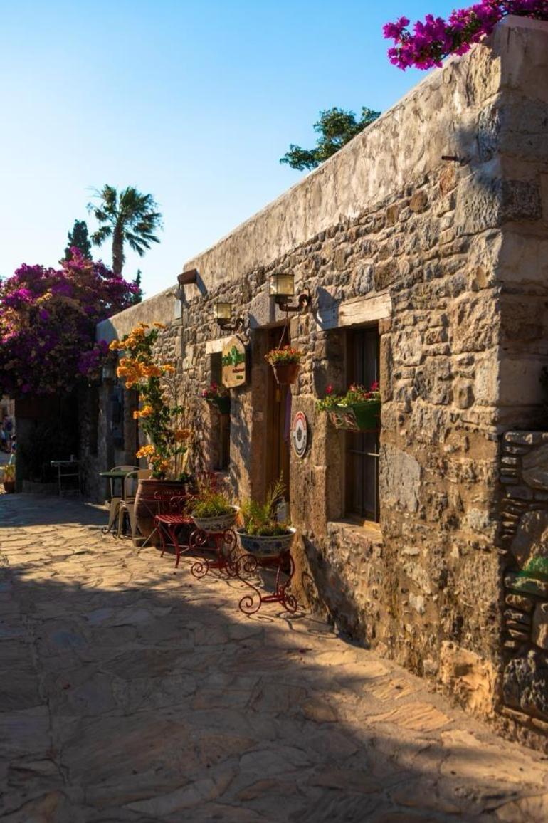 Bakan Ersoy: Yerel değerlerimizi dünya sahnesine taşıyoruz