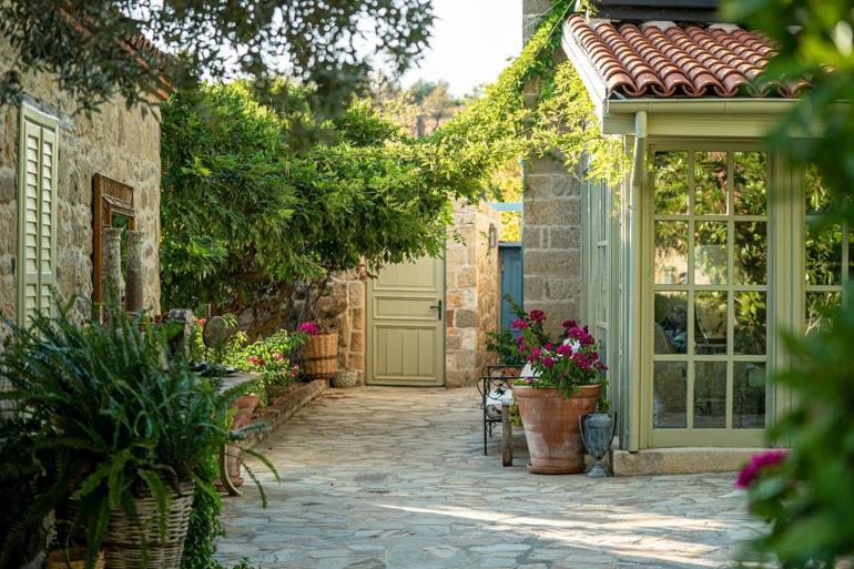 Bakan Ersoy: Yerel değerlerimizi dünya sahnesine taşıyoruz