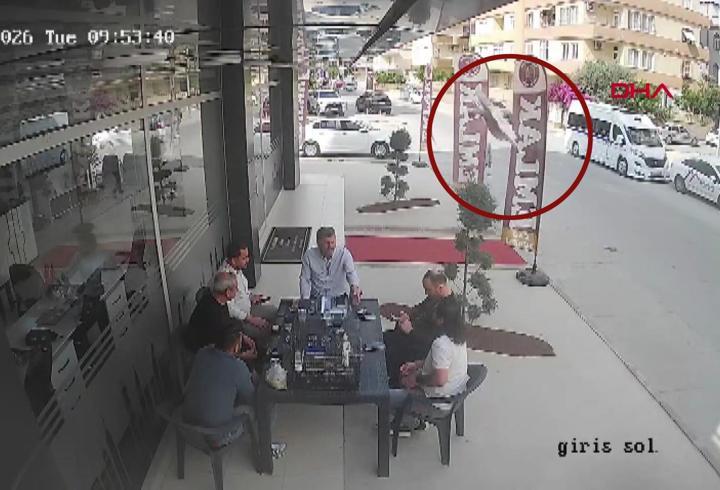 Masaya acil iniş! “Uçan tavuk” alarmı