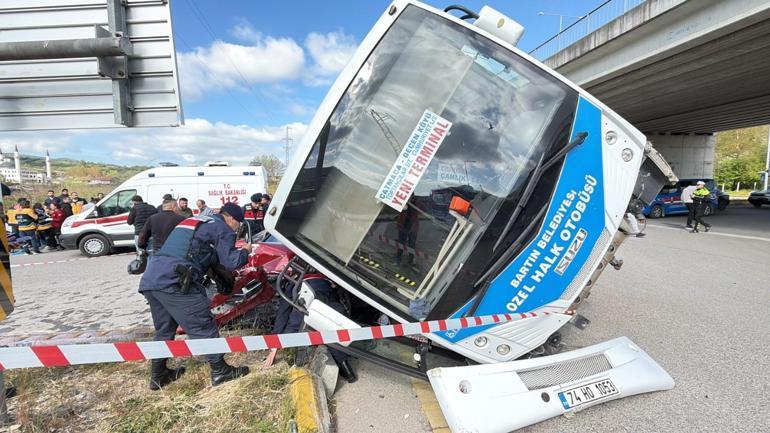 SON DAKİKA... Öğrenci otobüsü aracın üzerine devrildi: 46 yaralı