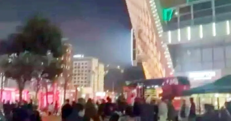 Alışveriş merkezinde çıkan yangın korkuttu