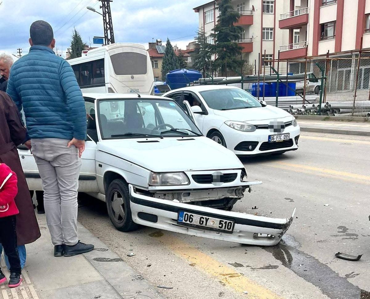 Ankara’da 3 araçlı zincirleme kaza: 3 yaralı