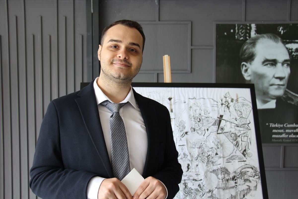 Antalya’da otizmli genç sanatçı eserlerini sergiledi