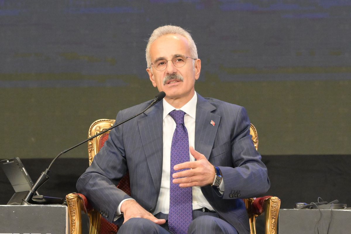 Ulaştırma Bakanı Uraloğlu, Kahire’de Ulaştırma ve Lojistik Vizyonunu Paylaştı