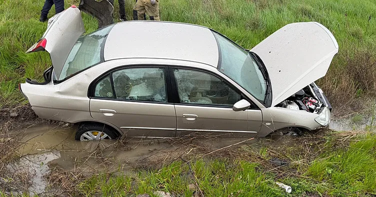 Balıkesir’de otomobil araziye yuvarlandı: 3 yaralı