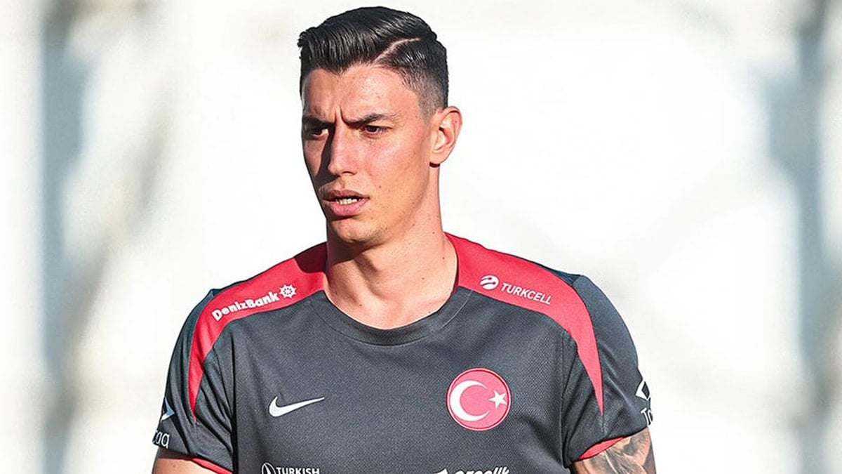 Milli futbolcu Berke Özer’in hayali kısa sürede gerçek oldu: Sonunda o elmayı yedi!