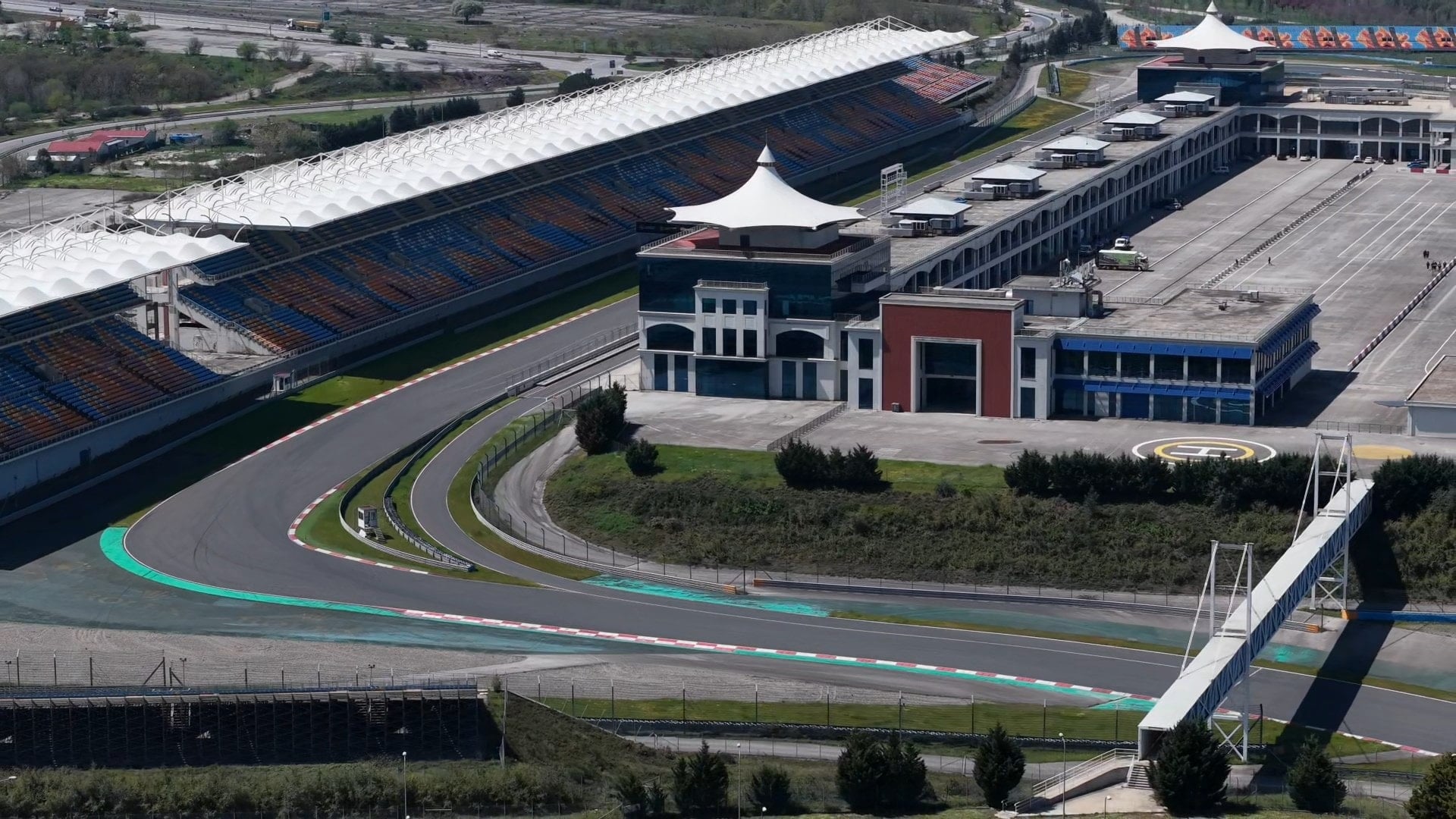 Türkiye 15 yıl sonra F1’e geri dönüyor: Pistin son hali havadan görüntülendi