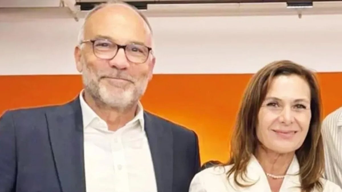 40 yıllık dostluk aşka dönüştü: Ünlü oyuncuların WhatsApp’tan başlayan aşkı