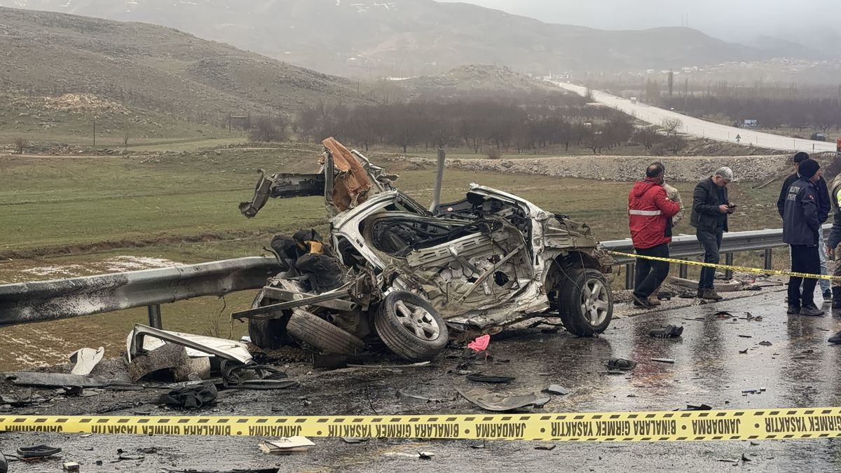 Malatya’da otomobil ile TIR çarpıştı: 3 ölü, 1 yaralı