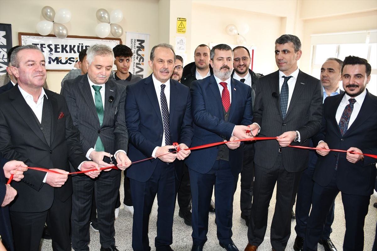 MÜSİAD Hakkari’de iki bilgisayar atölyesi kurdu