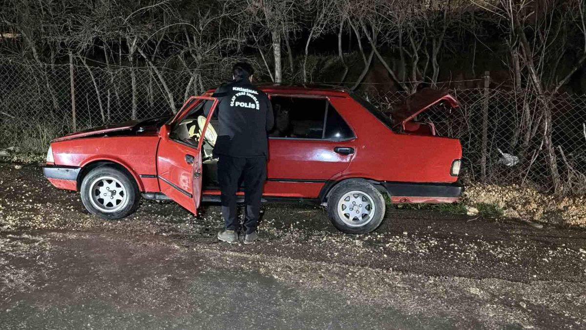 Park halindeki otomobil kundaklandı