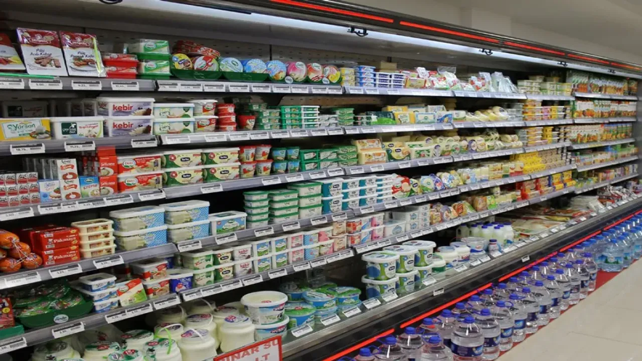 Görenler şaşkına döndü! Türkiye’nin en büyük peynir markası bakanlığın hile listesinden çıktı