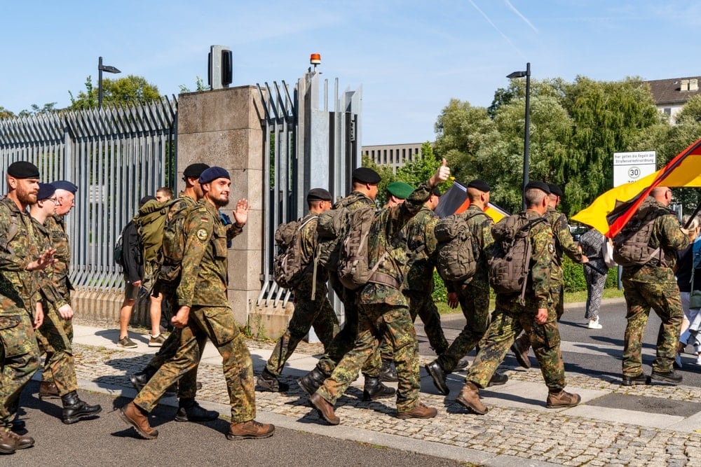 Avrupa’dan benzeri görülmemiş karar: 17-45 yaş arası erkekler izinsiz çıkamayacak