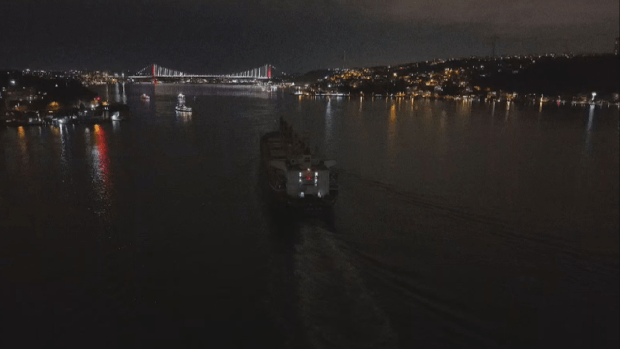 İstanbul Boğazı’nda gemi arızası; trafik çift yönlü askıya alındı