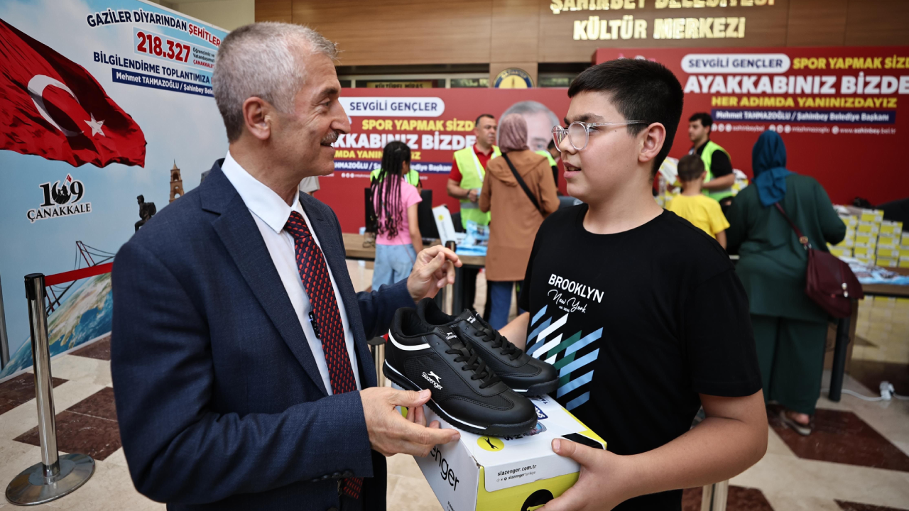 AKP’li başkan ihalede uçmaya devam ediyor! 119 milyonluk ayakkabı ihalesi