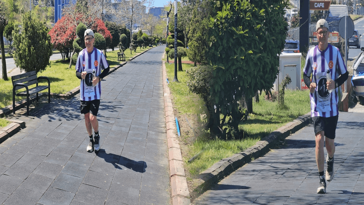 Atatürk’e saygı için İstanbul’dan Samsun’a koşuyor