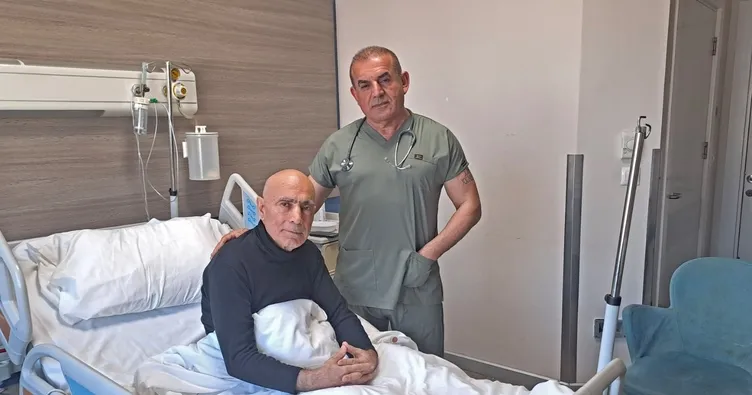 Büyük vefa: Doktor olmasını isteyen öğretmenini 41 yıl sonra ameliyat etti!
