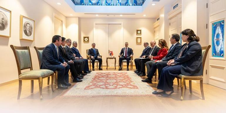 Dışişleri Bakanı Fidan, IKBY Başbakanı Barzani ile Görüştü