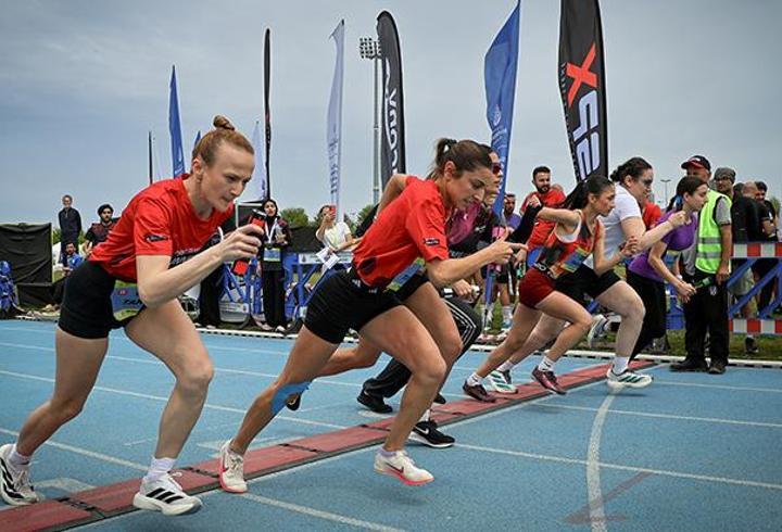 İstanbul’da düzenlenen ’10K’ koşusuna 2 bini aşkın sporcu katıldı
