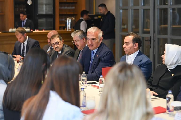 Bakan Ersoy açıkladı: 3 ile daha 5 yıldızlı otel konforunda ücretsiz halk plajı açılıyor...