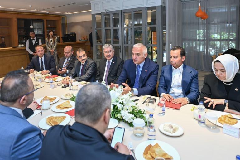 Bakan Ersoy açıkladı: 3 ile daha 5 yıldızlı otel konforunda ücretsiz halk plajı açılıyor...
