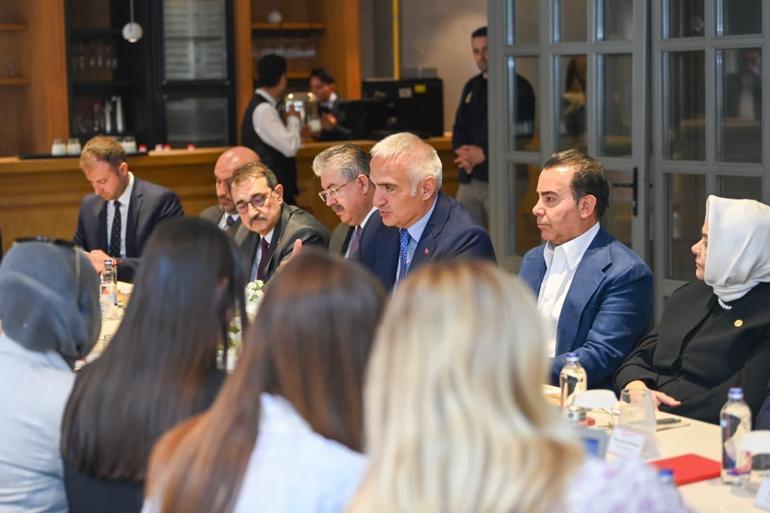 Bakan Ersoy açıkladı: 3 ile daha 5 yıldızlı otel konforunda ücretsiz halk plajı açılıyor...