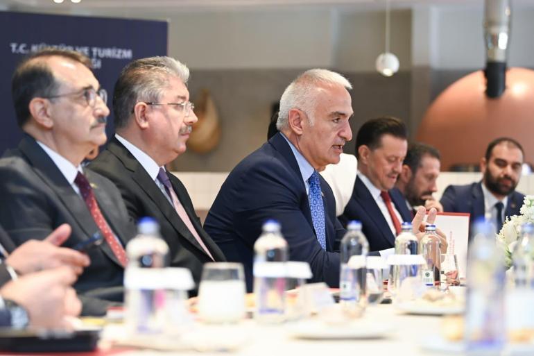 Bakan Ersoy açıkladı: 3 ile daha 5 yıldızlı otel konforunda ücretsiz halk plajı açılıyor...