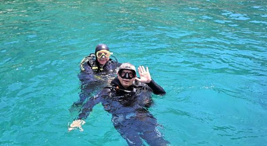 Antalya’da denizin altında alarm veren görüntü! Vali Hulusi Şahin ilk kez dalış yaptı